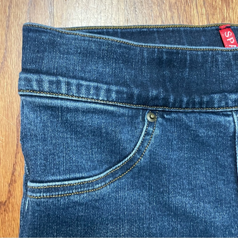 Spanx Cropped Flare Jeans with frayed hem in medium wash size XS - Picture 4 of 15